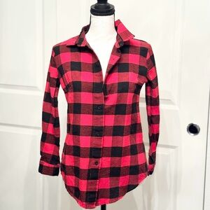 Women's Red + Black Plaid Casual Button-Down Shirt, Size Small
